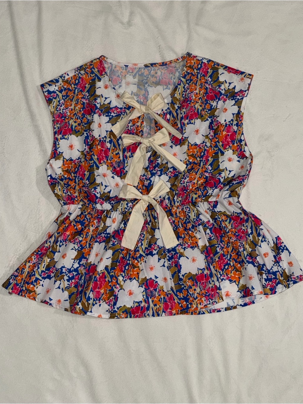 Boutique Floral Tie-Front Peplum Top in White, Pink & Grange - Medium (106)